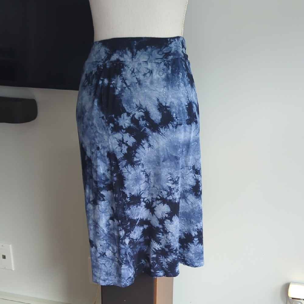 Tryst Blue and Black Tie-Dye Midi Skirt